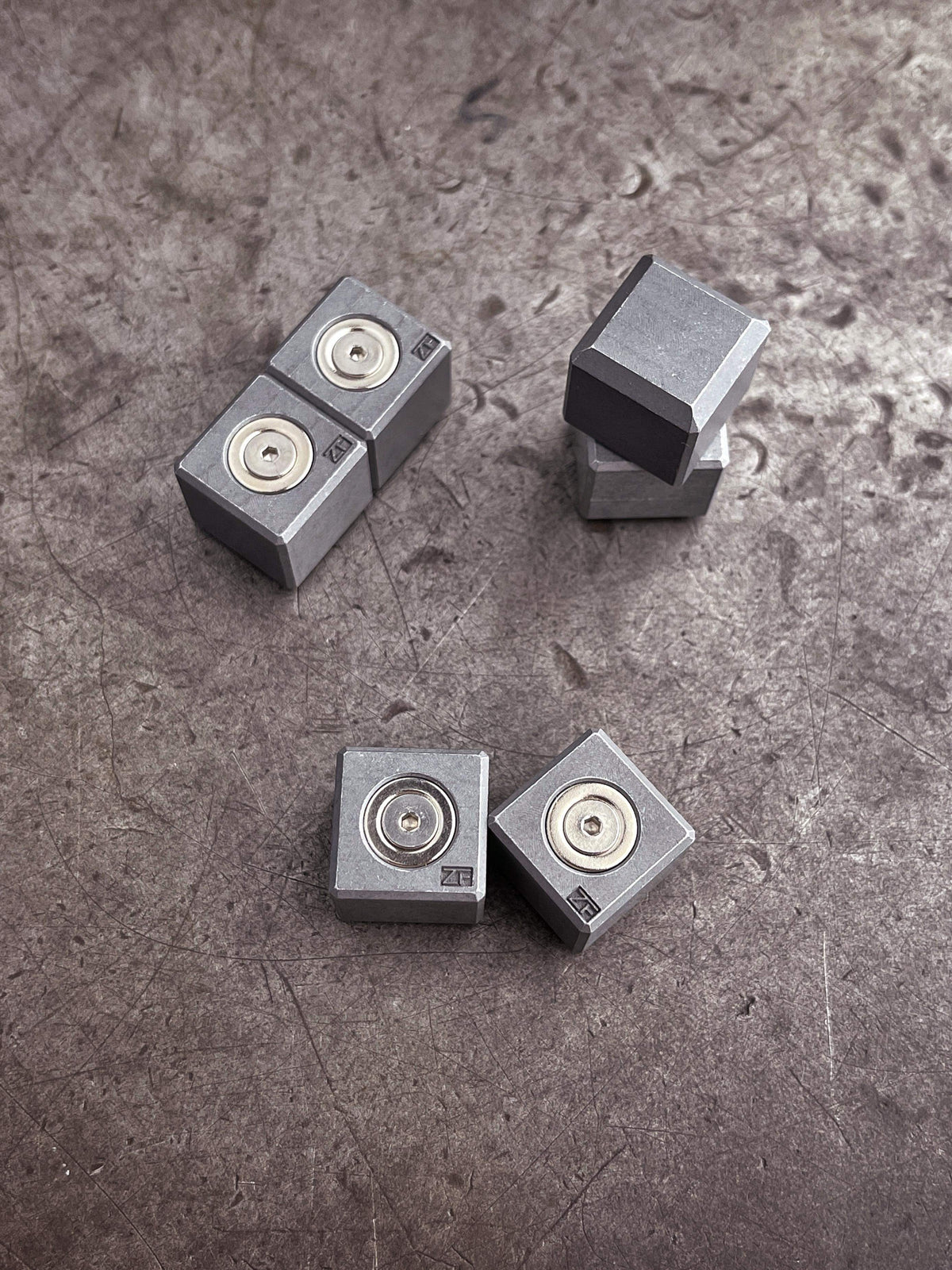 ZeroFeud Snaps - Kinetic Worry Stones